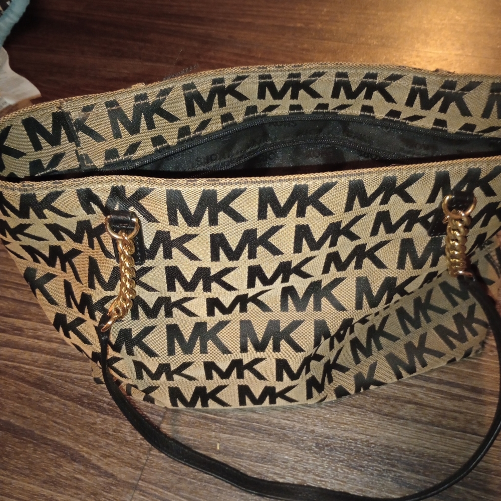 Authentic tan and black Micheal kors purse